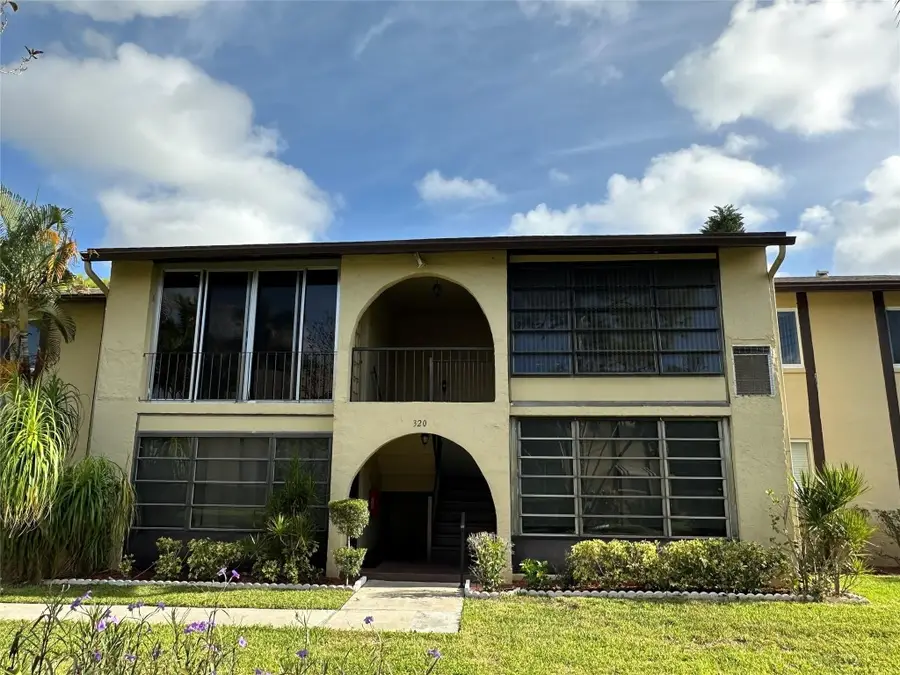 320 Pine Ridge Circle #B2, Greenacres, FL 33463 - Image #2