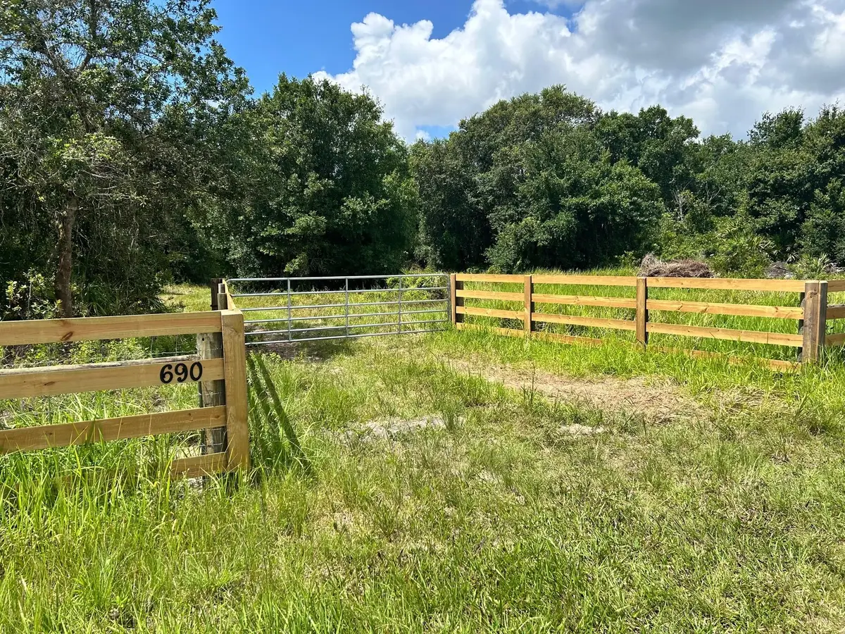 690 NE 144th Dr, Okeechobee, FL 34972 - Image #1