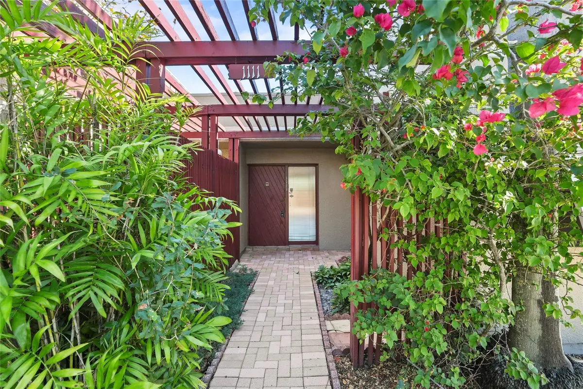 1111 Windward Dr, Pembroke Pines, FL 33026 - Image #1