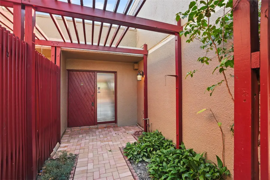 1111 Windward Dr, Pembroke Pines, FL 33026 - Image #3