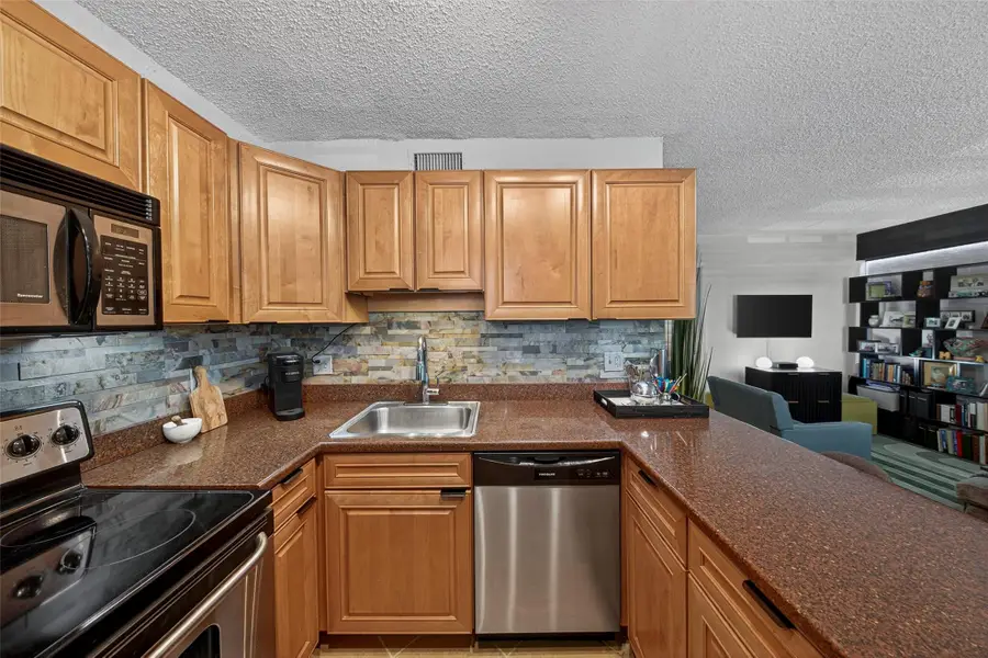 2660 NE 8th Ave #208, Wilton Manors, FL 33334 - Image #2