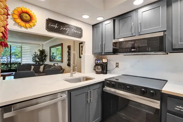 103 Royal Park Dr #1E, Oakland Park, FL 33309