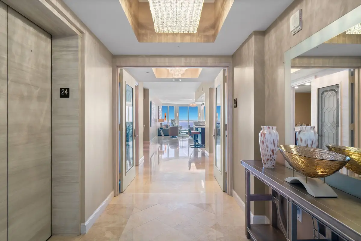 101 S Fort Lauderdale Beach Blvd #2402, Fort Lauderdale, FL 33316 - Image #1