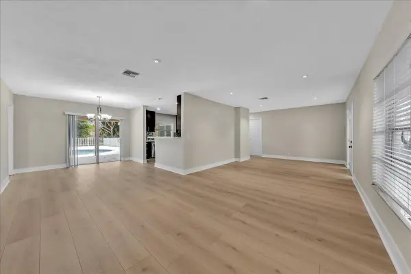 8695 NW 28th Dr, Coral Springs, FL 33065