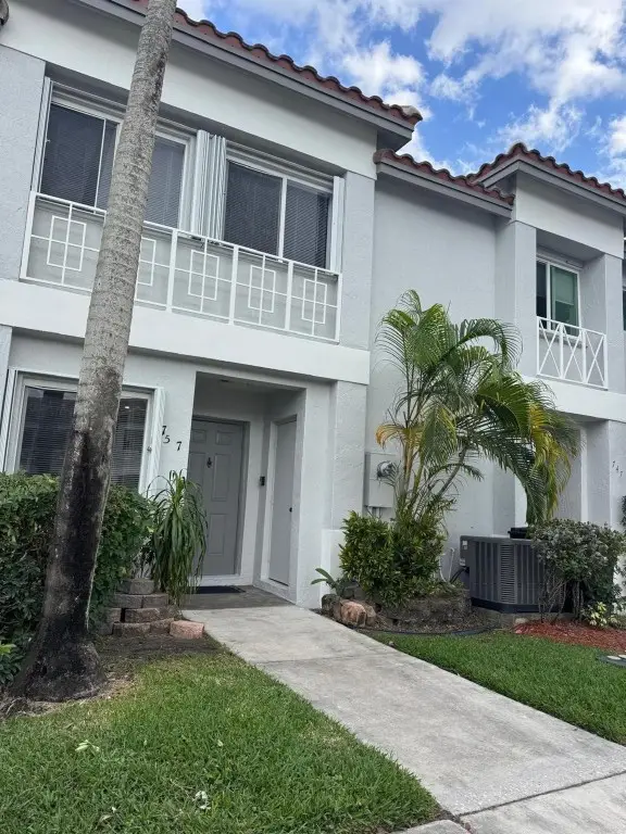 757 NW 208th Drive, Pembroke Pines, FL 33029 - Image #2