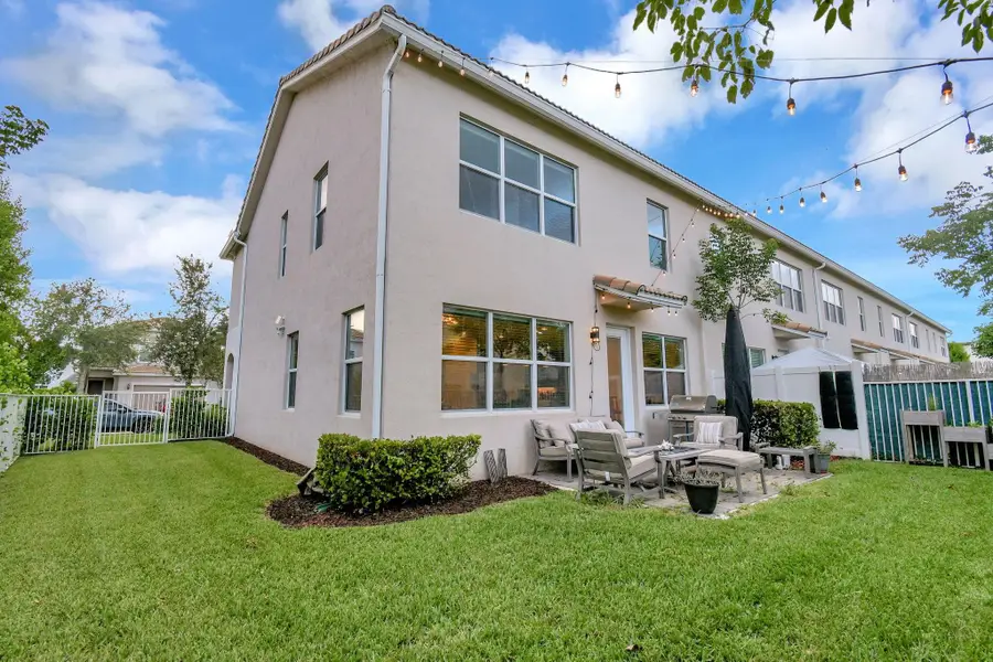 1105 Banyan Dr, Hollywood, FL 33021 - Image #3