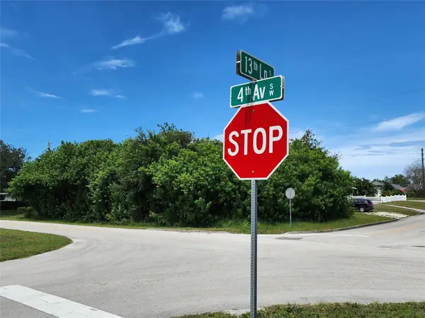 1330 SW 4th Ave, Vero Beach, FL 32962