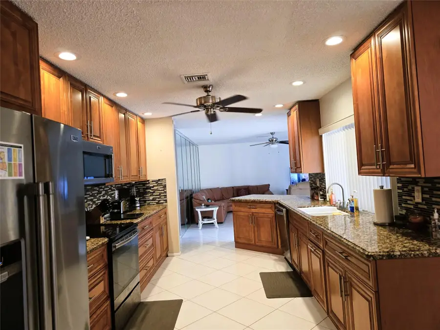 9091 NW 11th Ct, Plantation, FL 33322 - Image #2