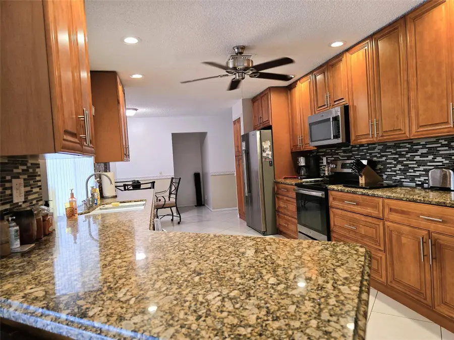 9091 NW 11th Ct, Plantation, FL 33322 - Image #3