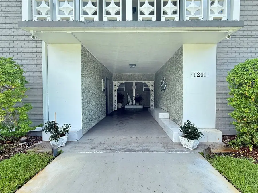 1201 Hillcrest Ct #109, Hollywood, FL 33021 - Image #3