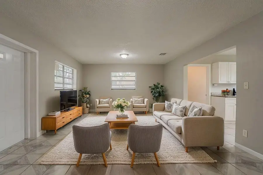 19710 NW 11th Ct, Miami, FL 33169 - Image #2