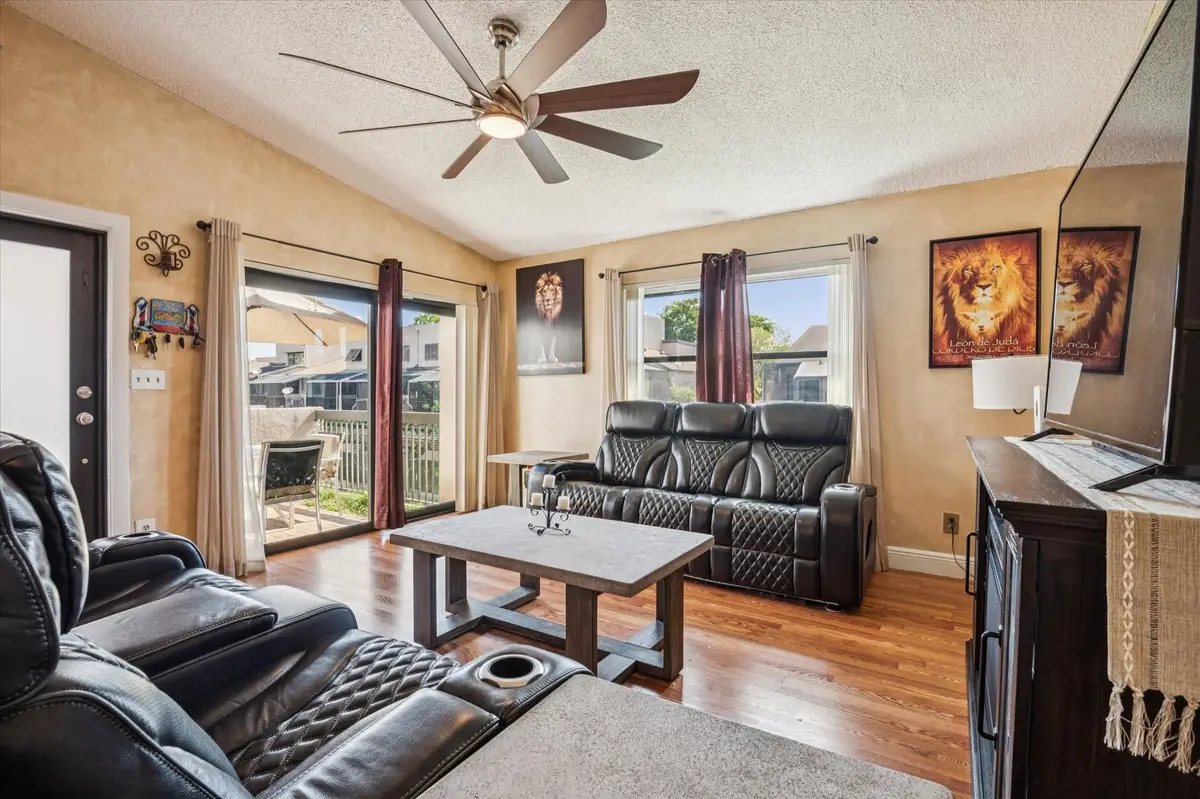 1237 NW 123rd Ter, Pembroke Pines, FL 33026 - Image #1