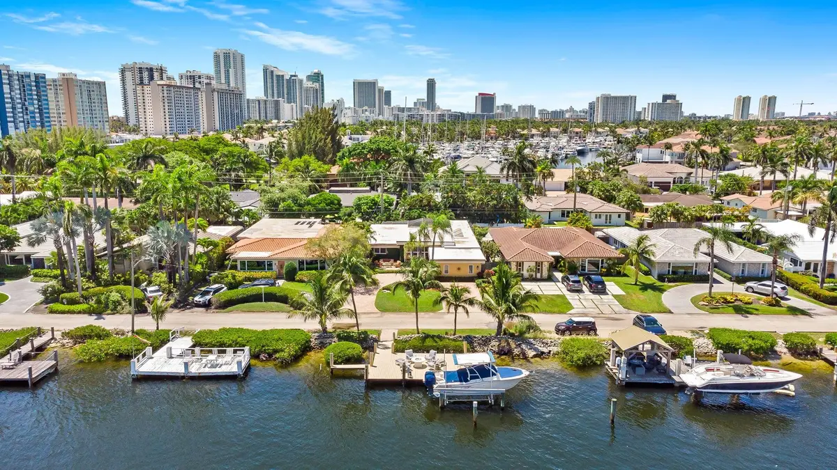 804 S Southlake Dr, Hollywood, FL 33019 - Image #1