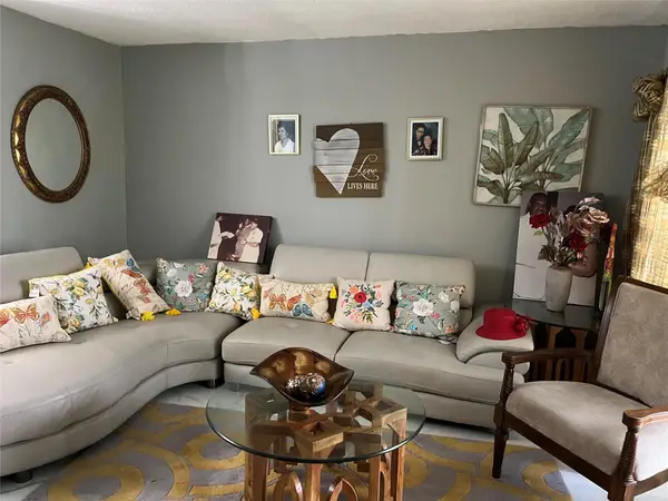 4171 NW 52nd Ave, Lauderdale Lakes, FL 33319