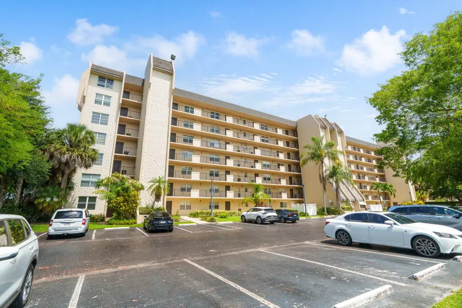 3300 W Rolling Hills Cir #704, Davie, FL 33328 - Image #3