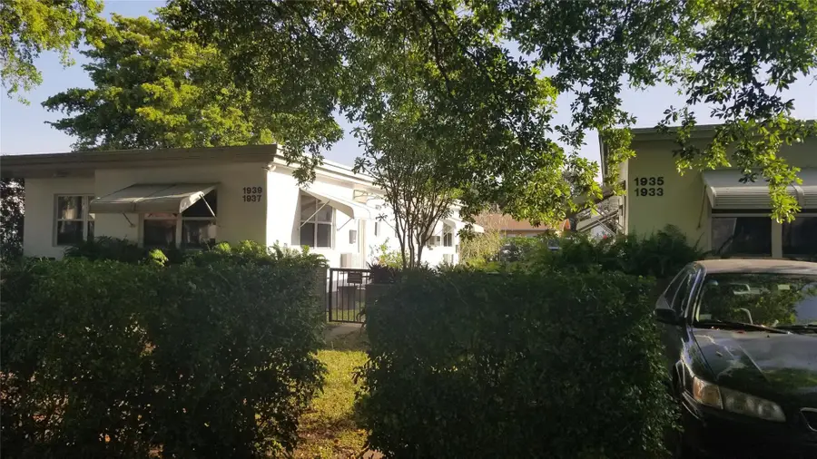 1933 Dewey St, Hollywood, FL 33020 - Image #2
