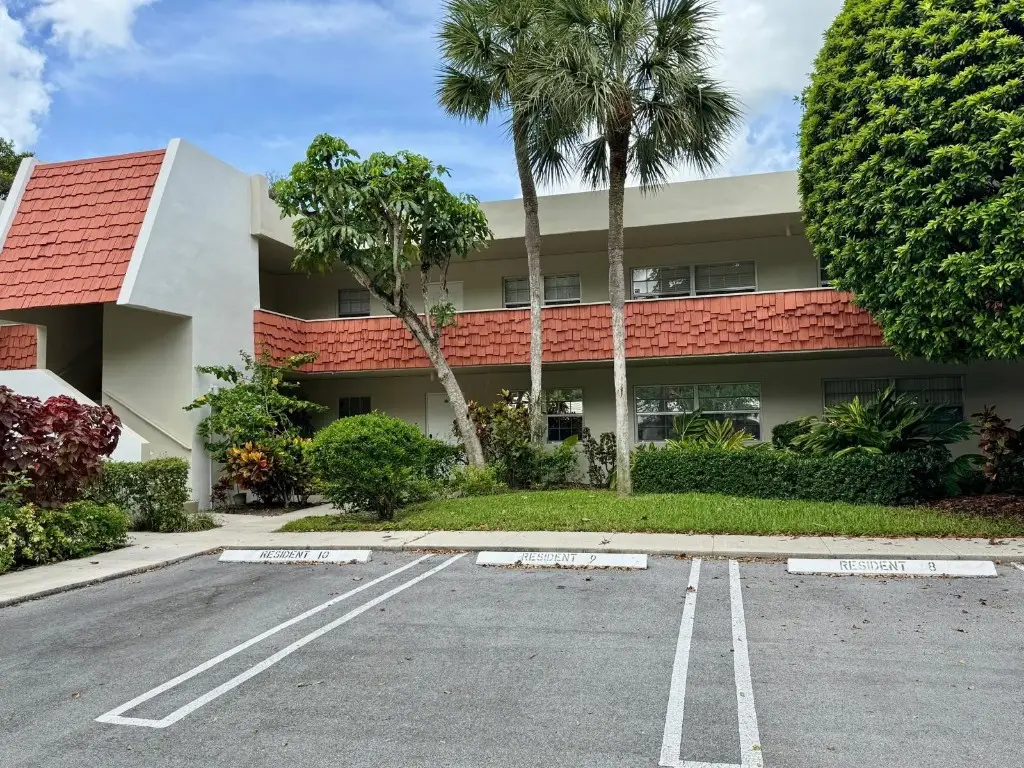 901 Cypress Terrace #103, Pompano Beach, FL 33069 - Image #1