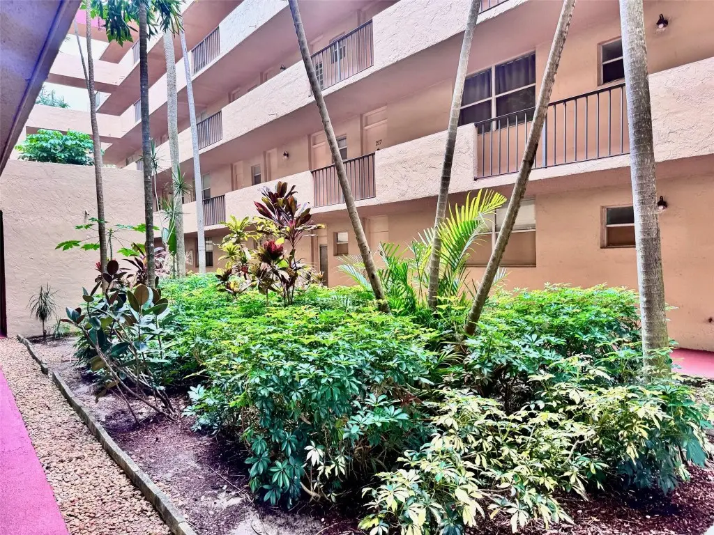 404 NW 68th Avenue #301, Plantation, FL 33317 - Image #1