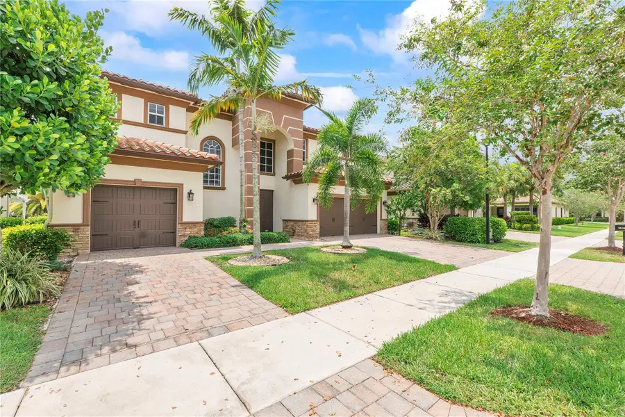 9860 Lakeview Ln, Parkland, FL 33076 - Image #2