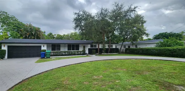 14715 N Spur Dr, Miami, FL 33161