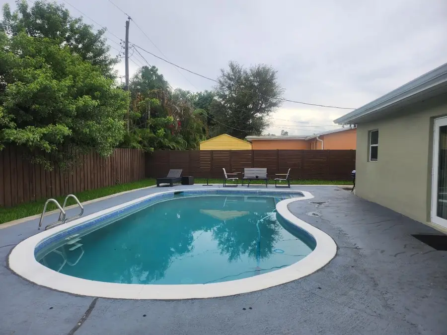 640 SW 68th Terrace, Pembroke Pines, FL 33023 - Image #2