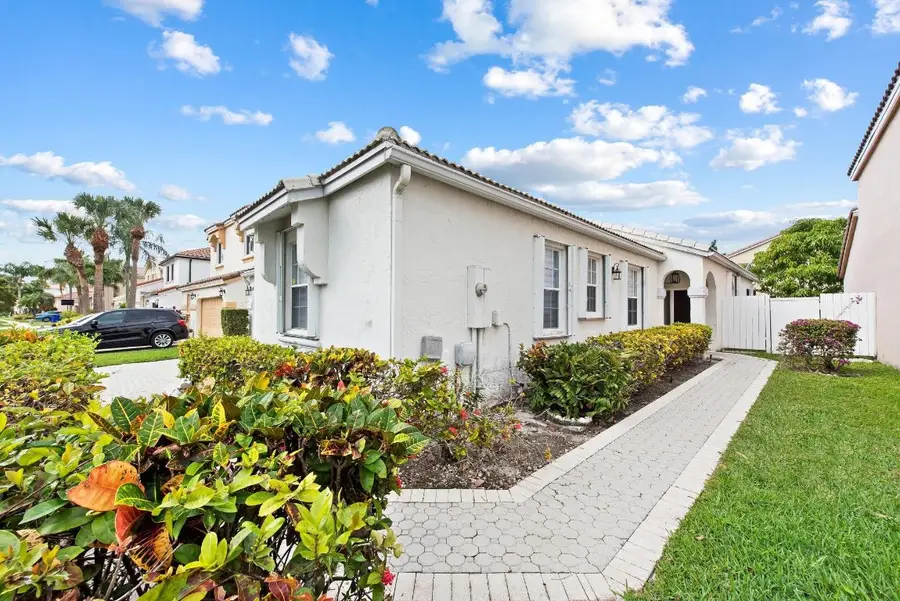 678 NW 155th Terrace, Pembroke Pines, FL 33028 - Image #3