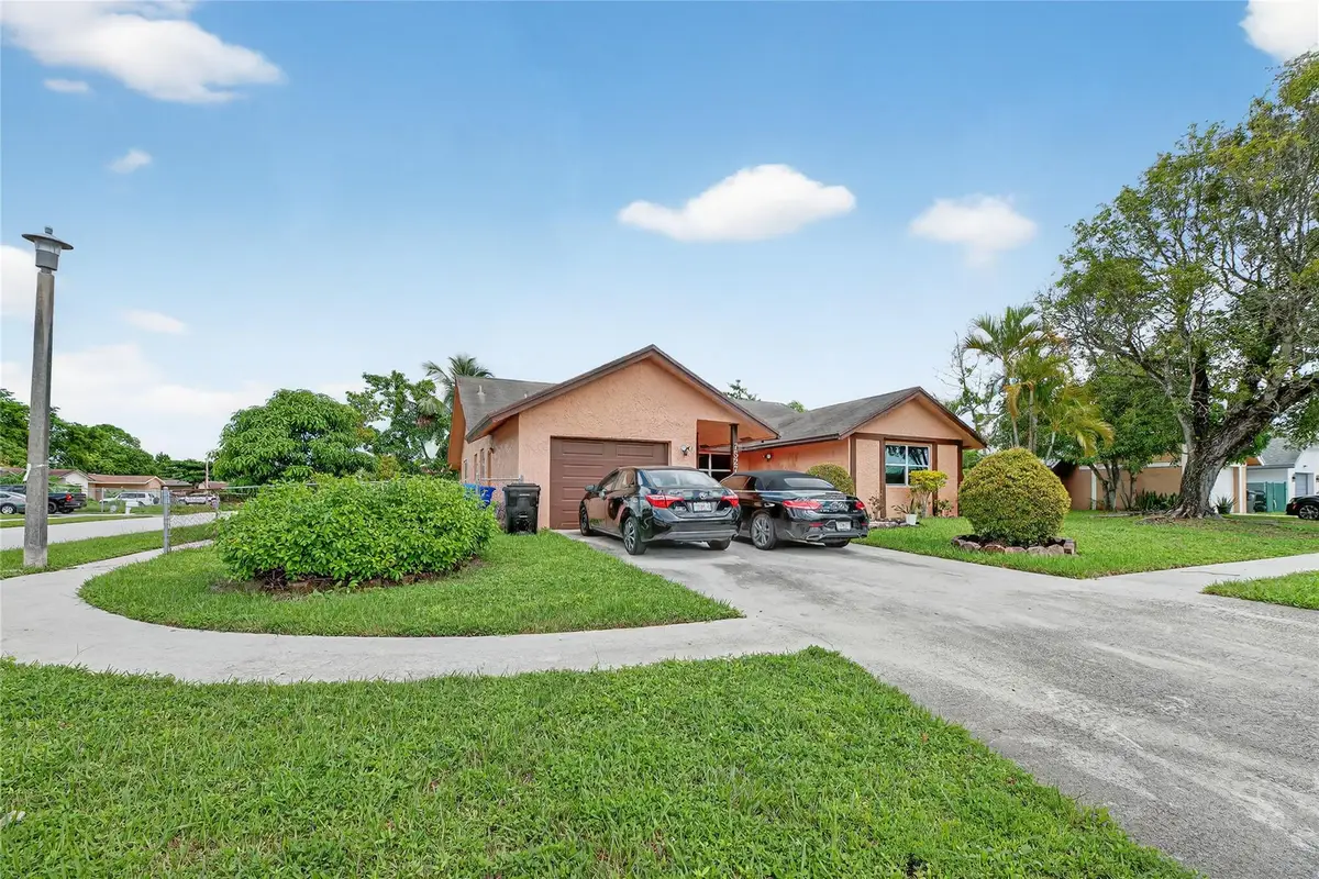 7527 SW 7th Pl, North Lauderdale, FL 33068 - Image #1