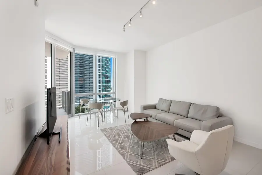851 NE 1st Avenue #2005, Miami, FL 33132 - Image #3