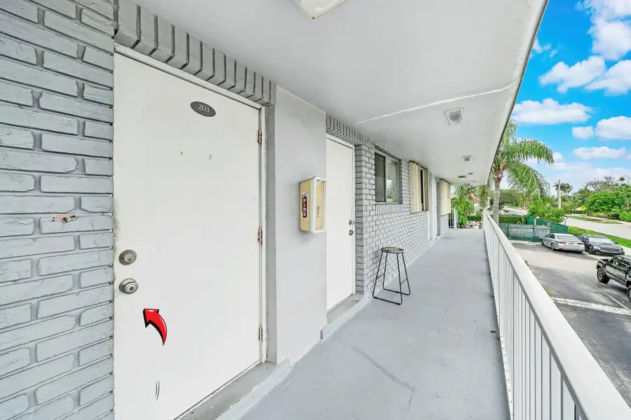 2175 NE 56 Street #203, Fort Lauderdale, FL 33308 - Image #3