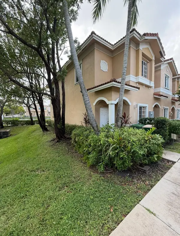 8800 Riverside St, Tamarac, FL 33321