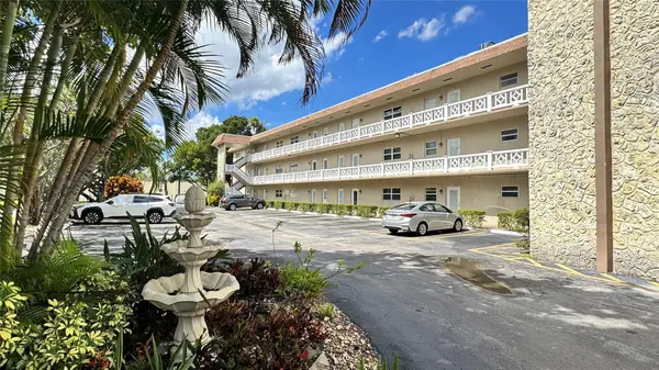 5103 NW 35th St #606, Lauderdale Lakes, FL 33319