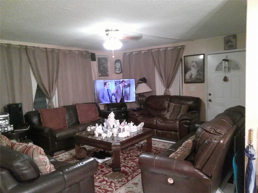 20311 NE 2nd Avenue #18, Miami, FL 33179 - Image #2