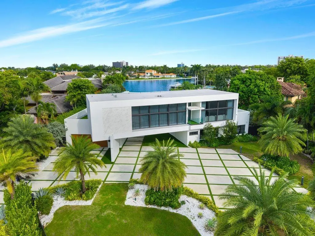 19 Gatehouse Rd, Sea Ranch Lakes, FL 33308 - Image #1