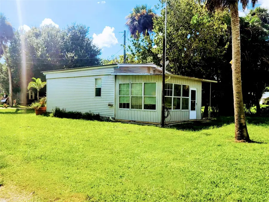 1048 Arvin Ln, Moore Haven, FL 33471 - Image #3