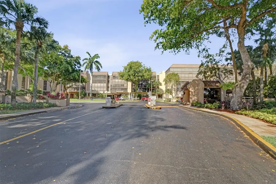 2800 N 46th Ave #A404, Hollywood, FL 33021 - Image #2