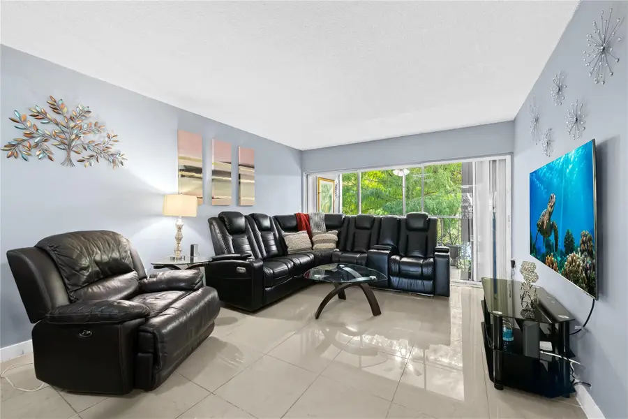 471 N Pine Island Rd #302D, Plantation, FL 33324 - Image #2