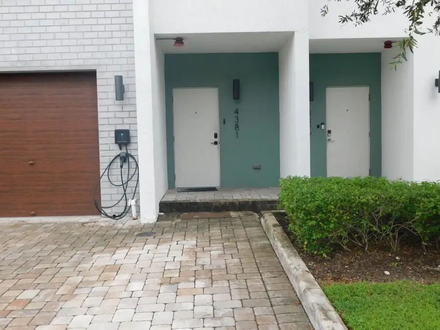 4381 NW 9th St #4381, Plantation, FL 33317 - Image #2