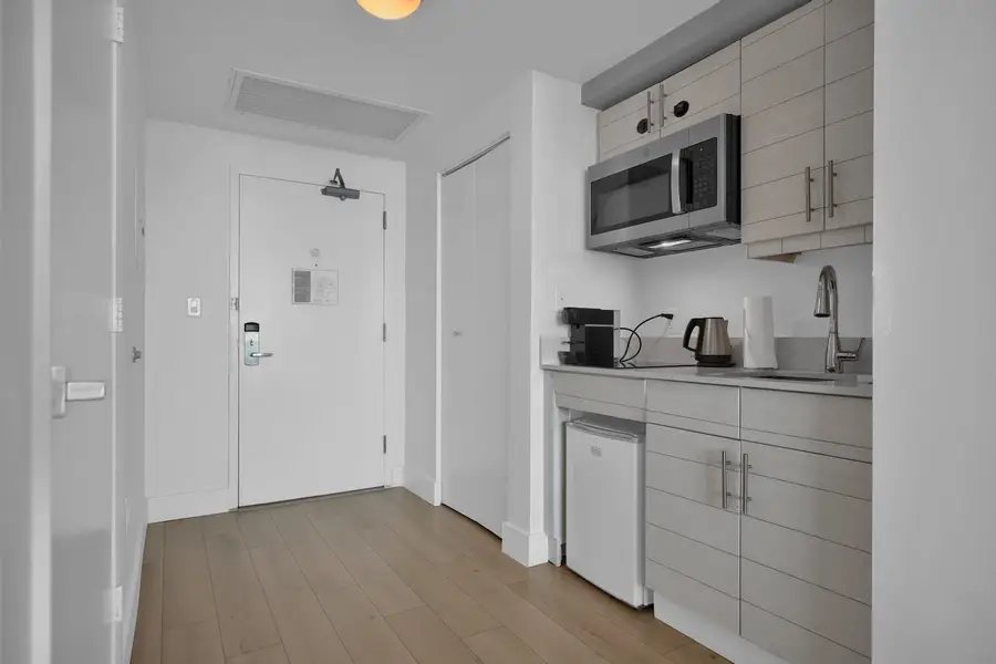 2889 Mcfarlane Rd #1516, Miami, FL 33133 - Image #3