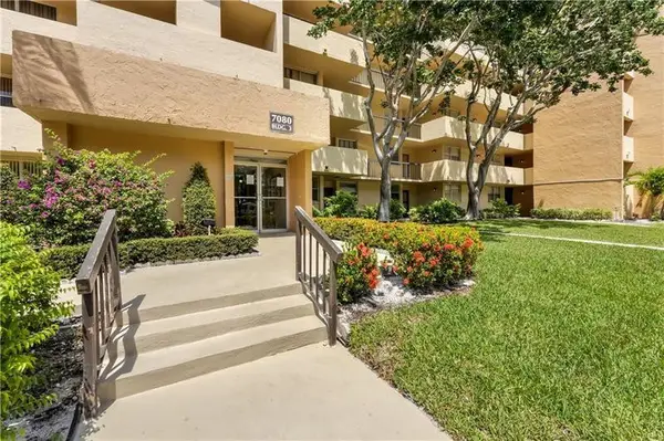 7080 Environ Boulevard #522, Lauderhill, FL 33319