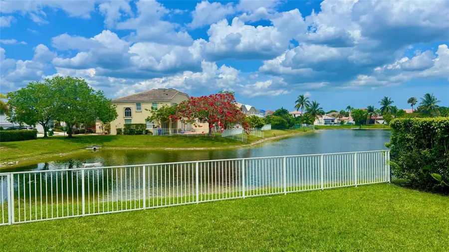 1581 NW 159th Ave, Pembroke Pines, FL 33028 - Image #2