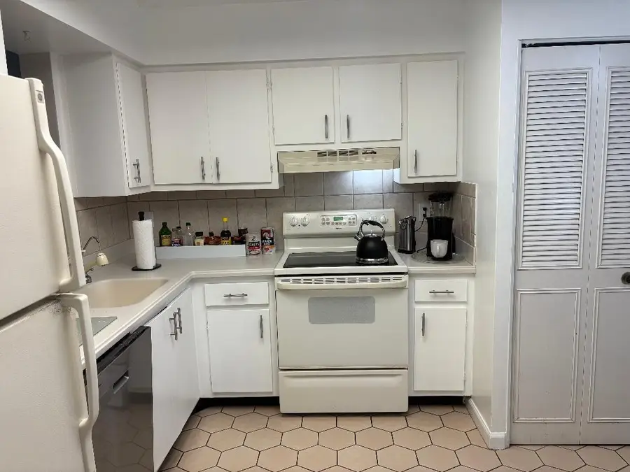 7431 NW 1st St #401, Margate, FL 33063 - Image #2