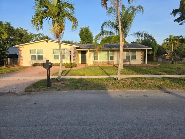 1821 NW 113th Ave, Pembroke Pines, FL 33026