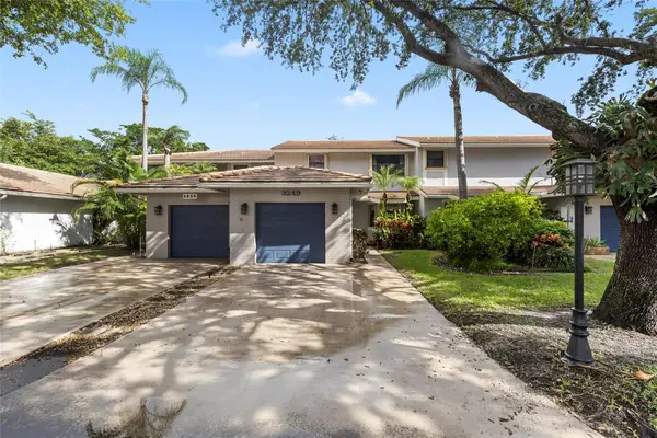 3249 Deer Creek Lake Shore Dr #32, Deerfield Beach, FL 33442