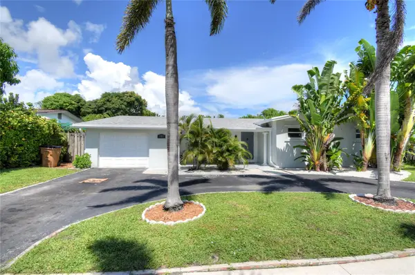 301 SE 12th St, Deerfield Beach, FL 33441