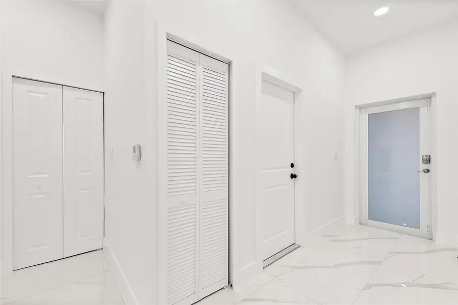 2407 NW 8th St, Fort Lauderdale, FL 33311 - Image #2