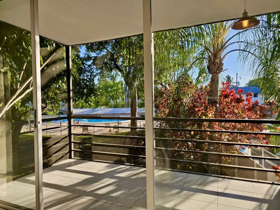 118 NW Royal Park Dr #2E, Oakland Park, FL 33309 - Image #2