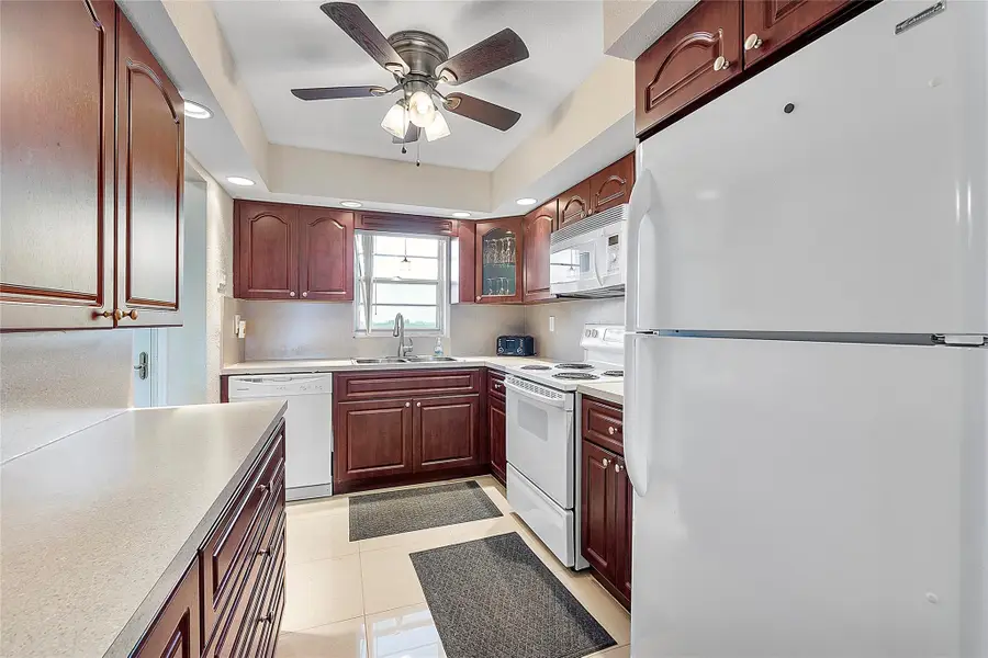 5860 NW 44th St #706, Lauderhill, FL 33319 - Image #2