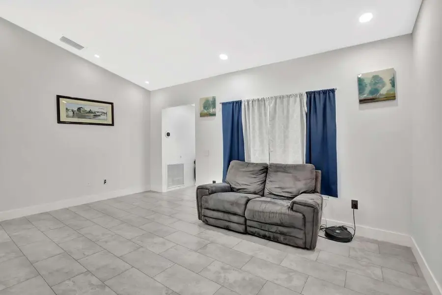 11831 NW 38th Pl, Sunrise, FL 33323 - Image #3