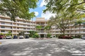 3800 Oaks Clubhouse Drive #110, Pompano Beach, FL 33069