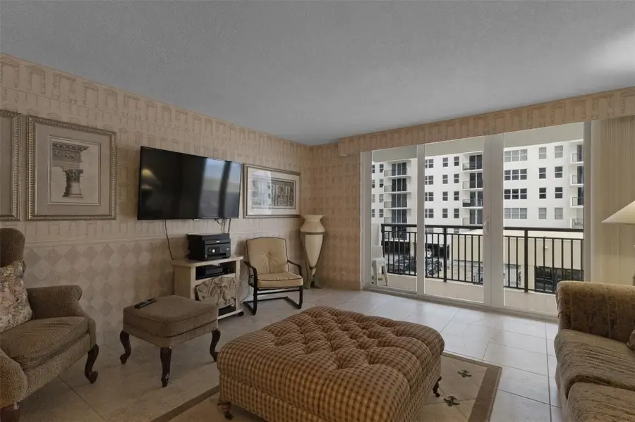 1147 Hillsboro Mile #307, Hillsboro Beach, FL 33062 - Image #3